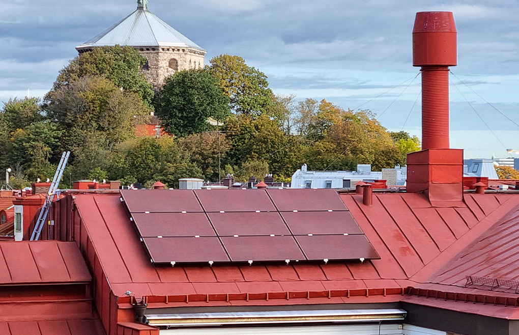 Röda solcellspaneler